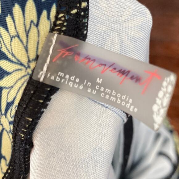 Free People Loose Control Wrap Leggings Floral Large Daisy Blue Green Yellow GUC - Picture 10 of 13